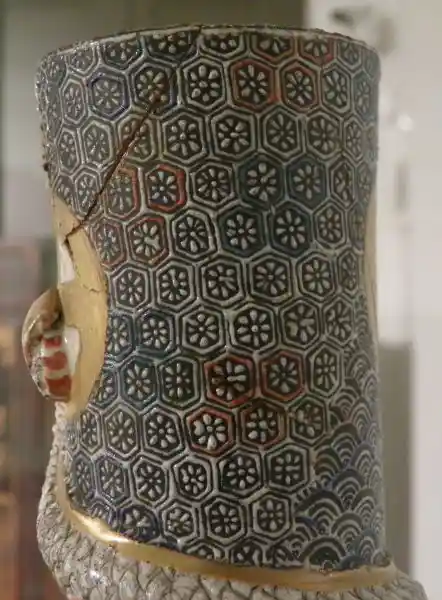 Eight-pointed cross inside a hexagon design on a vase